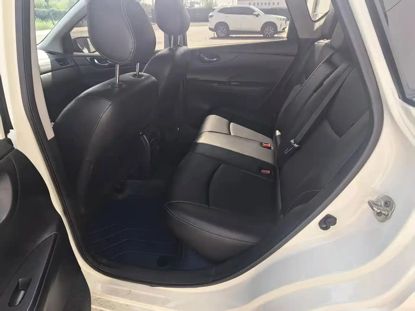 Nissan Tiida, фото 4