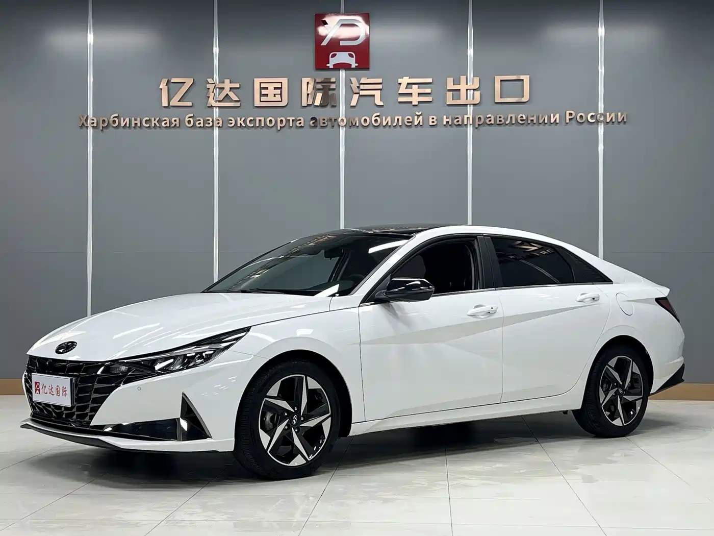 Hyundai Elantra, фото 1