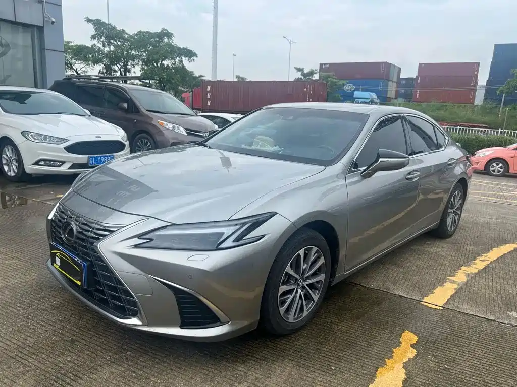 Lexus ES, фото 1