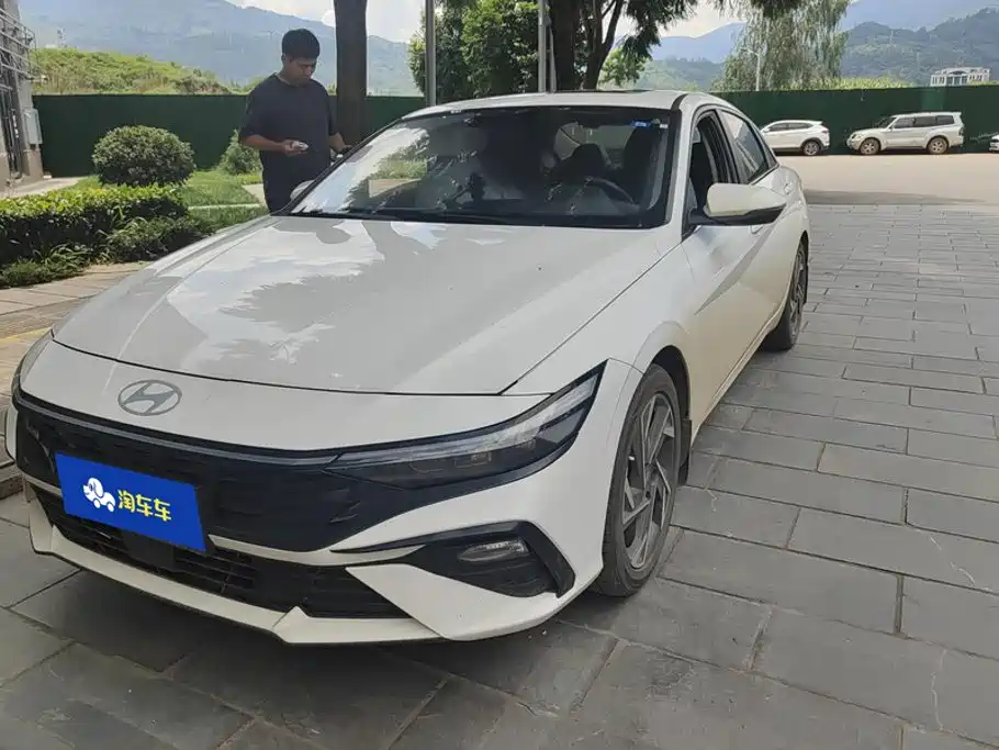 Hyundai Elantra, фото 1