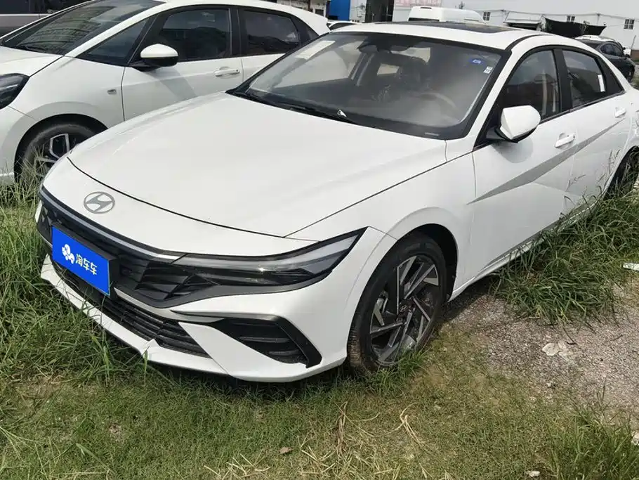 Hyundai Elantra, фото 1
