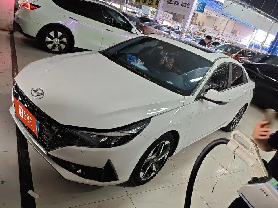Hyundai Elantra, фото 1