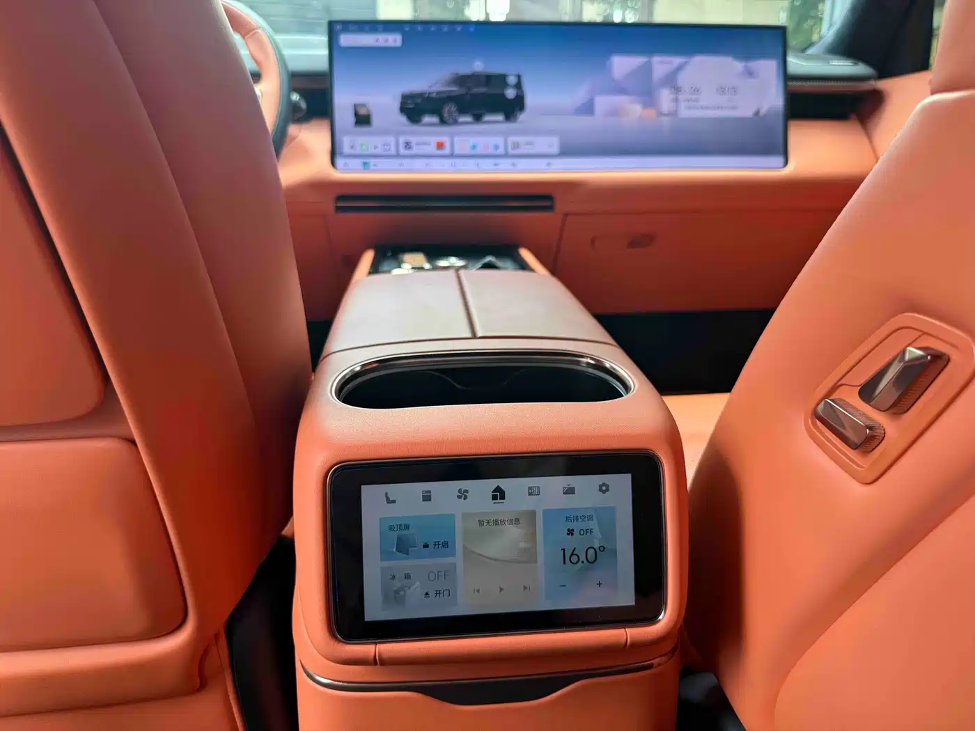 Lynk & Co 900, фото 10