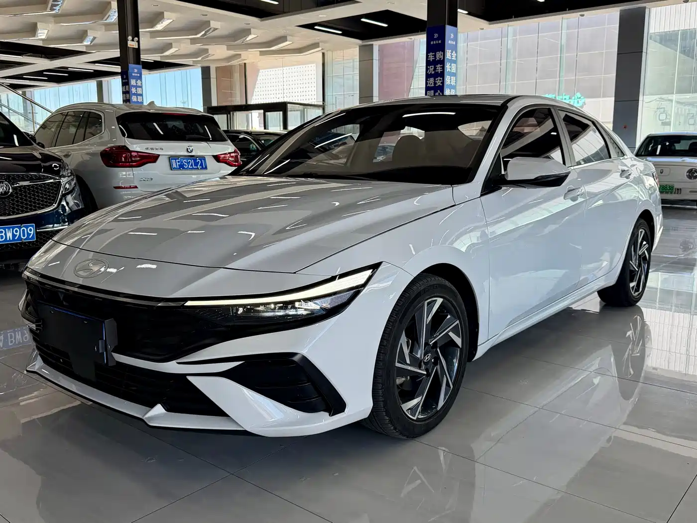 Hyundai Elantra, фото 1