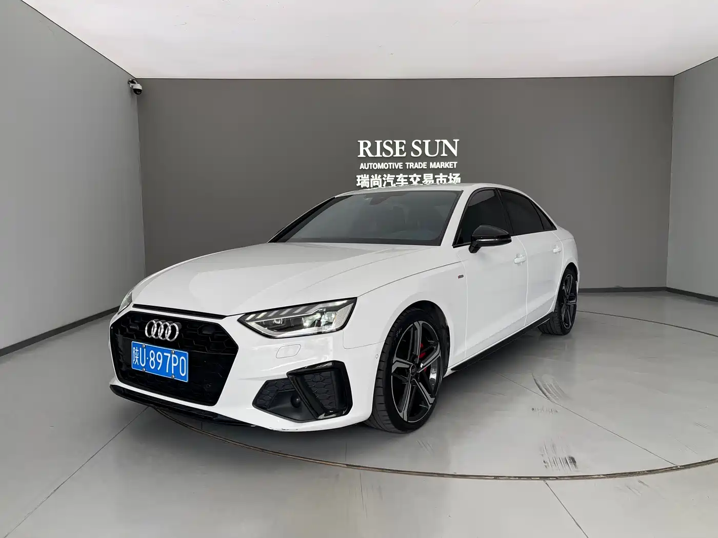 Audi A4L, фото 1