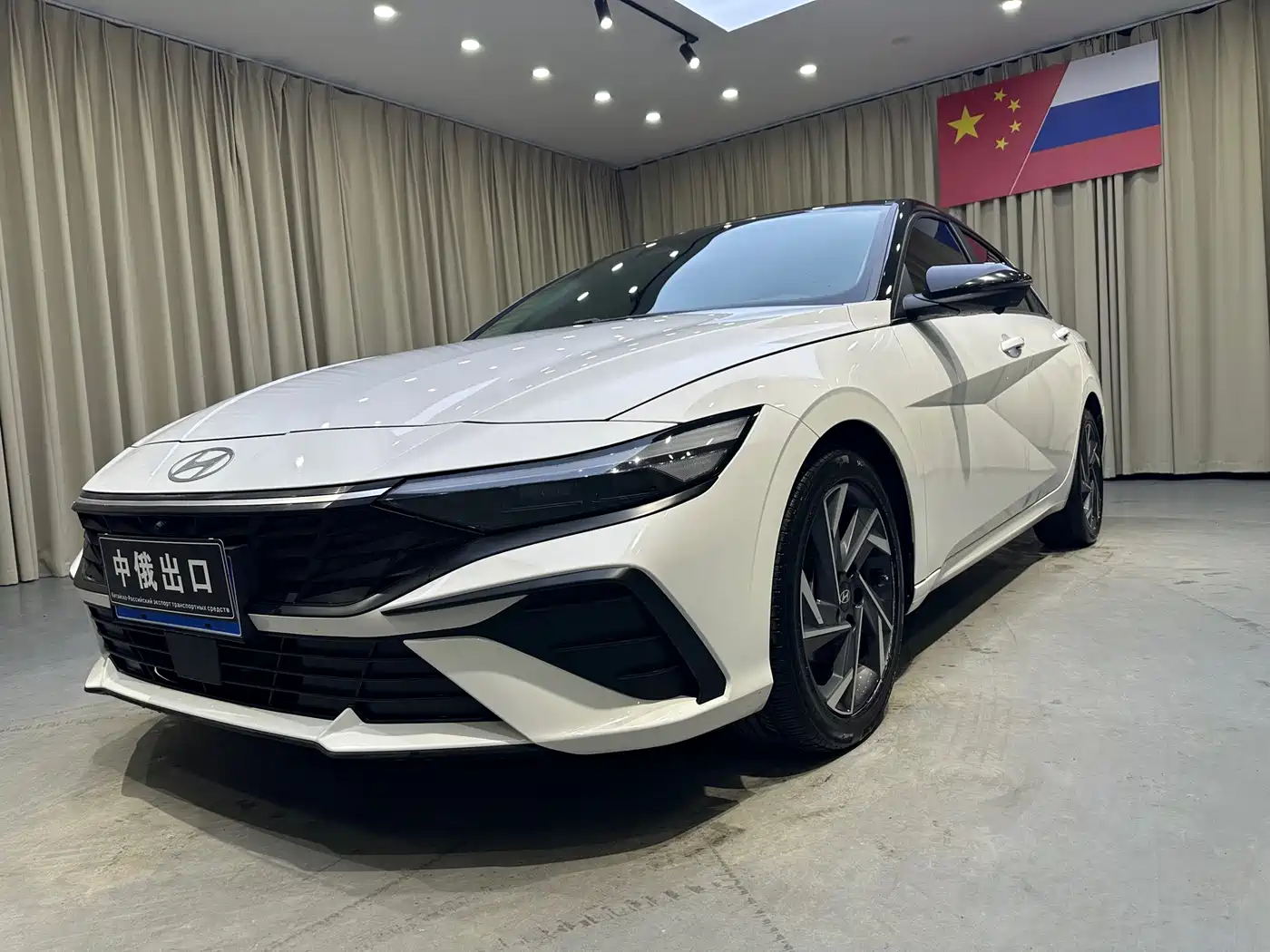 Hyundai Elantra, фото 1