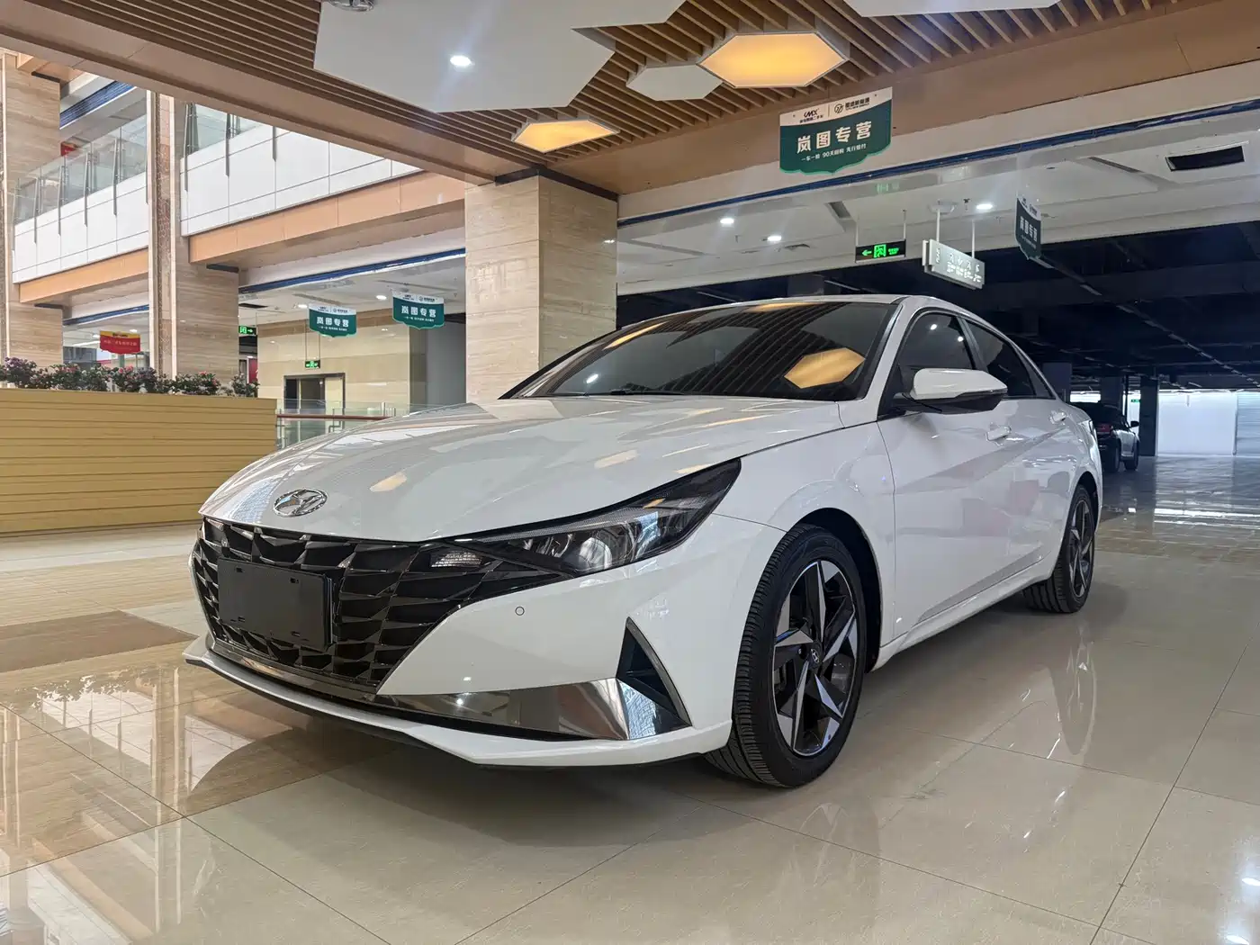 Hyundai Elantra, фото 1
