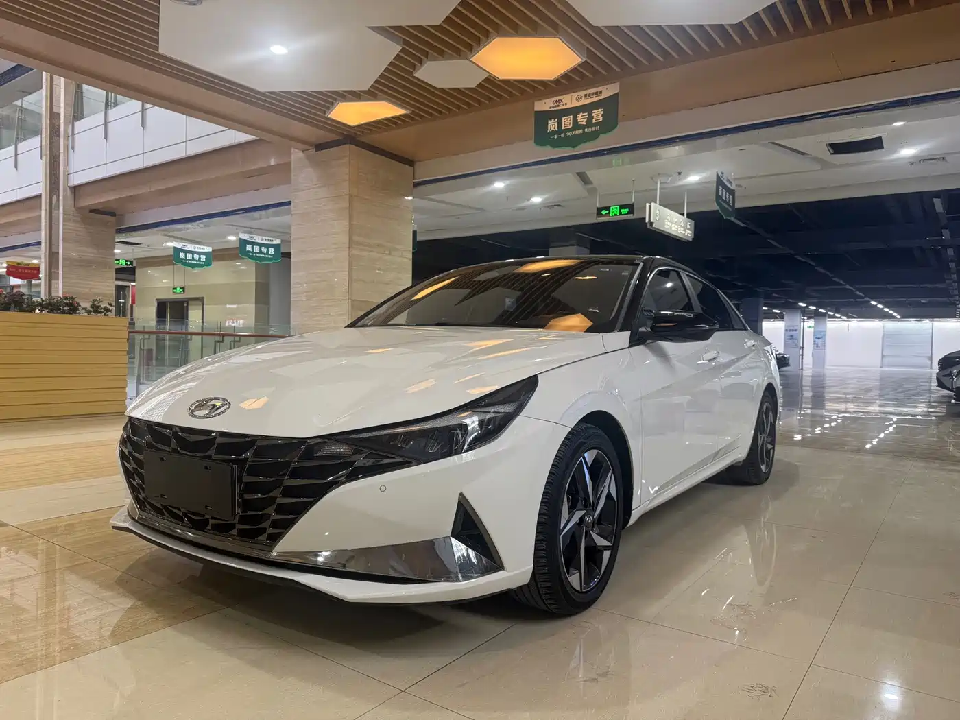 Hyundai Elantra, фото 1