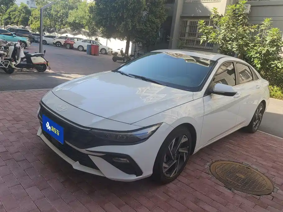 Hyundai Elantra, фото 1