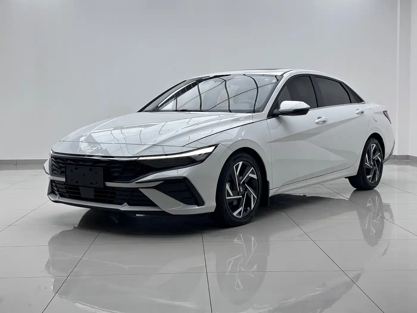 Hyundai Elantra, фото 1