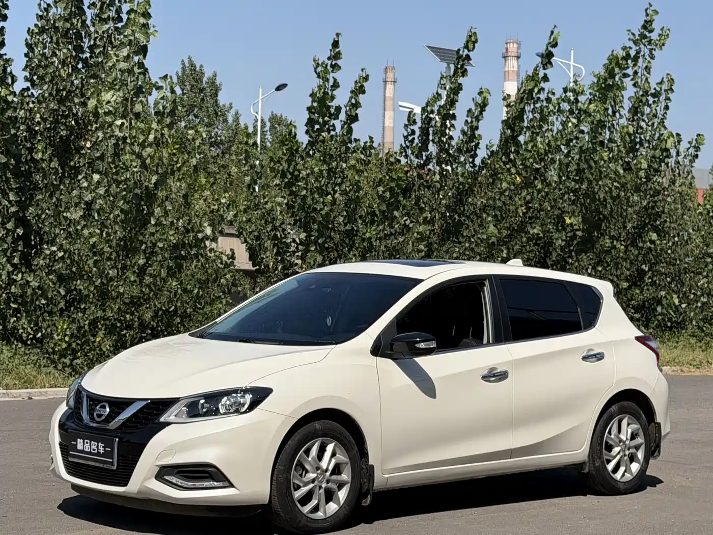 Nissan Tiida, фото 1