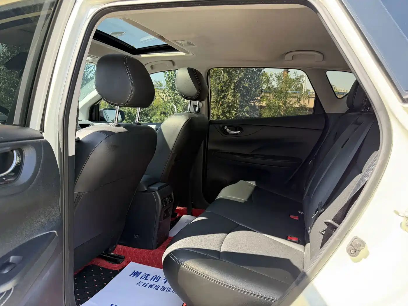 Nissan Tiida, фото 4