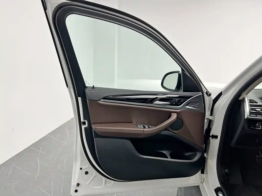 BMW iX3, фото 3