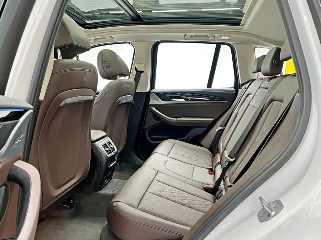 BMW iX3, фото 7