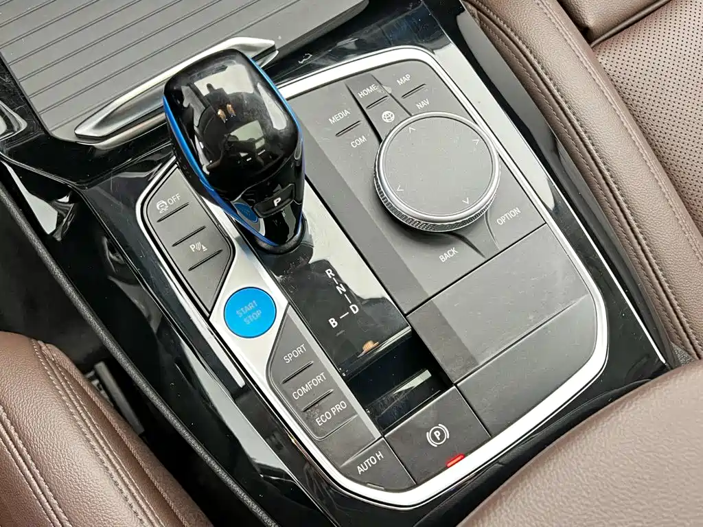 BMW iX3, фото 8
