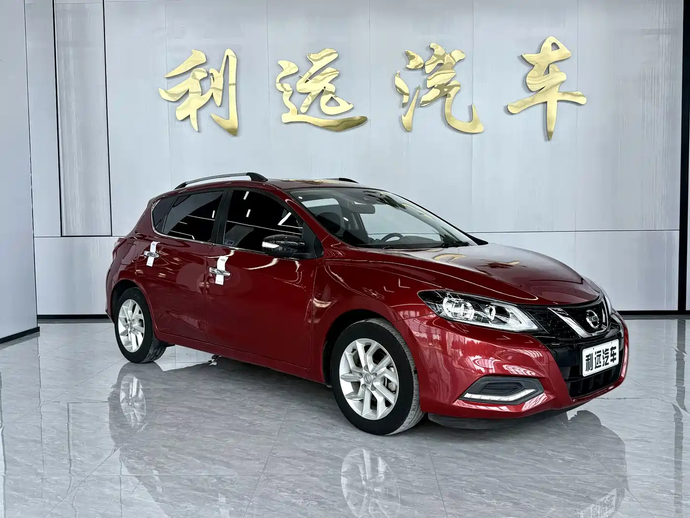 Nissan Tiida, фото 2