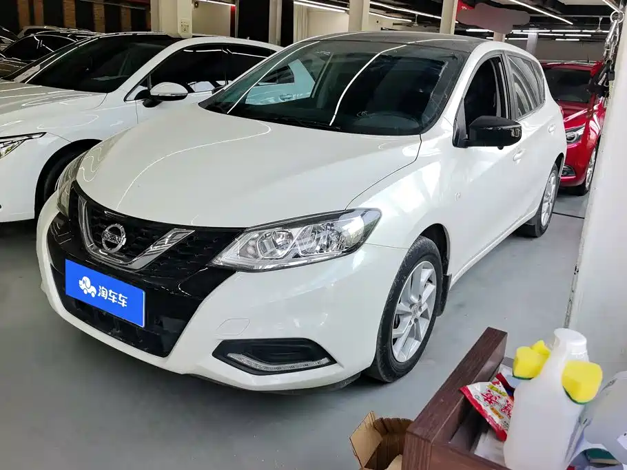 Nissan Tiida, фото 1