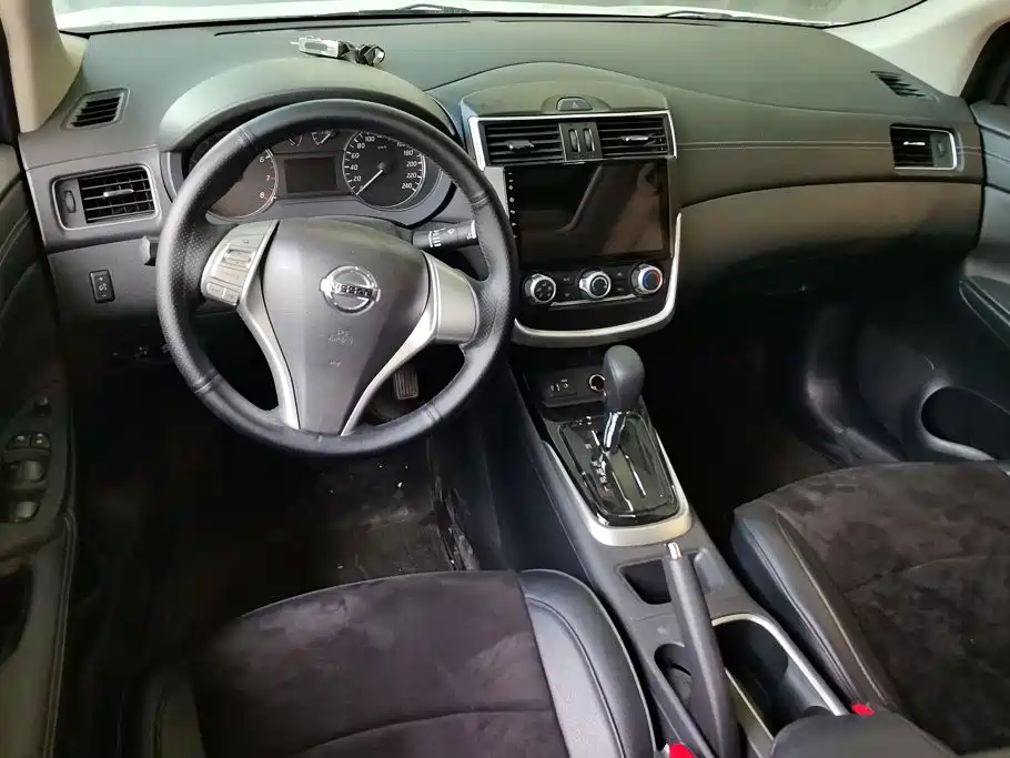 Nissan Tiida, фото 4