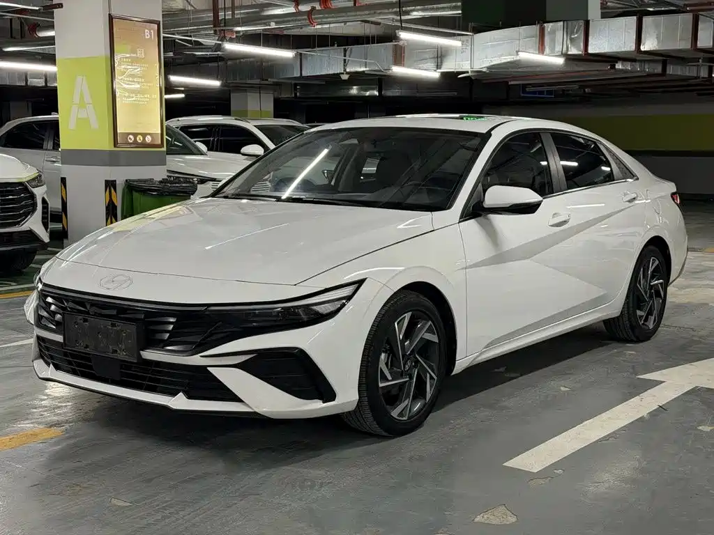 Hyundai Elantra, фото 1