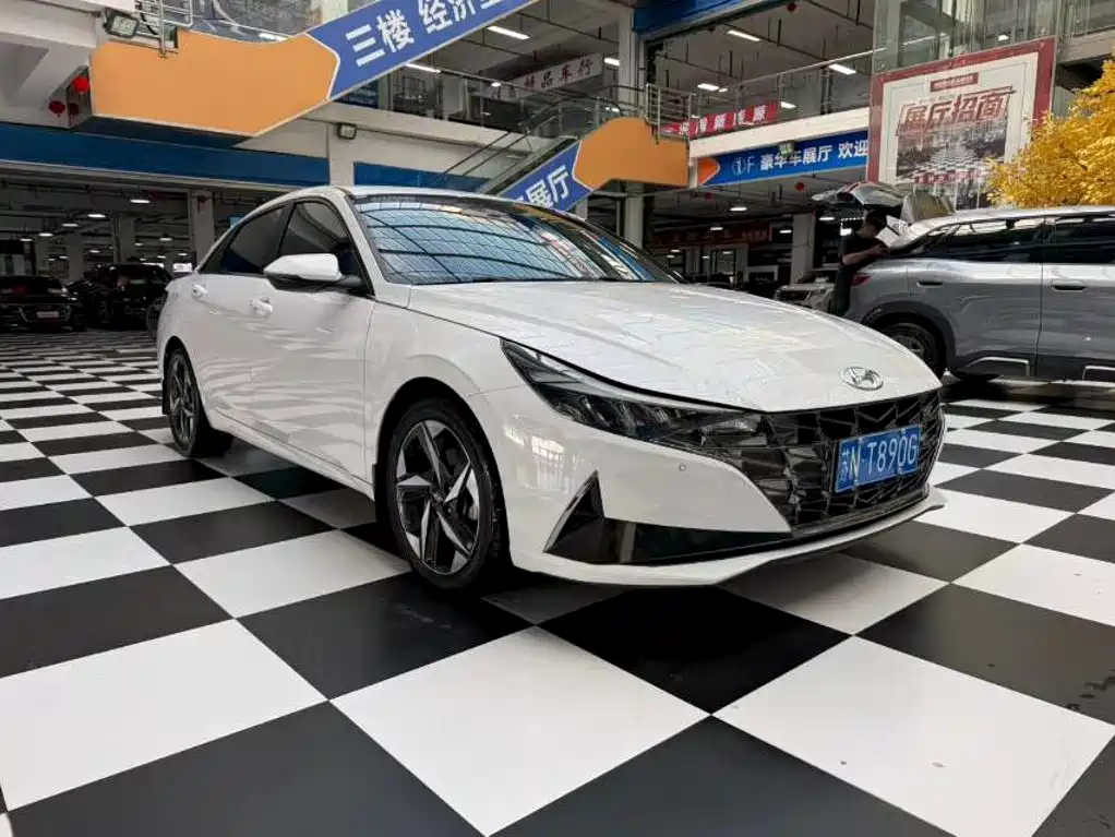 Hyundai Elantra, фото 1