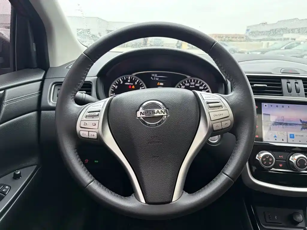 Nissan Tiida, фото 3