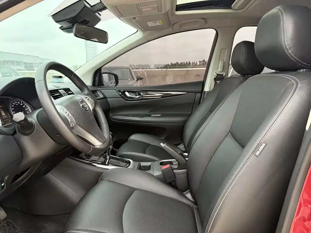 Nissan Tiida, фото 4