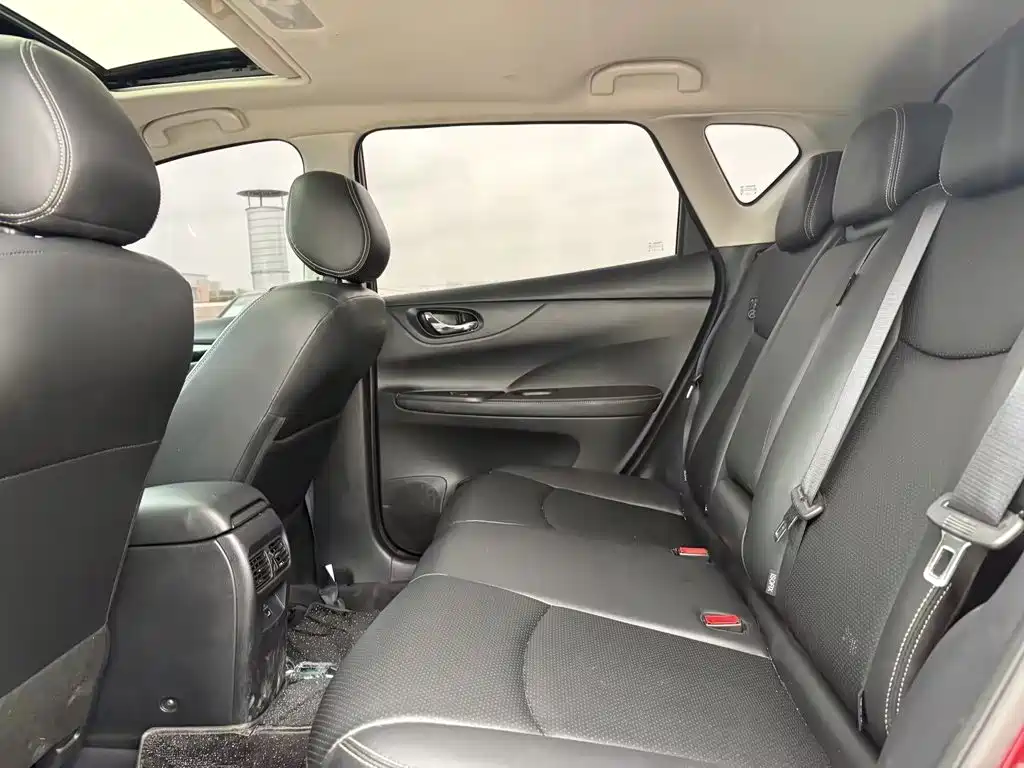 Nissan Tiida, фото 5