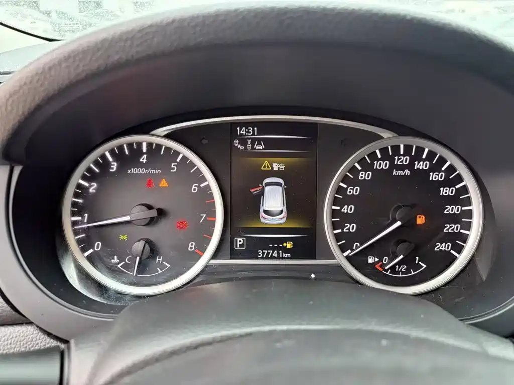 Nissan Tiida, фото 8