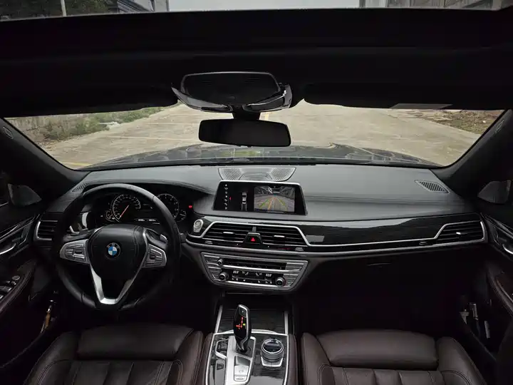 BMW 7 Series, фото 11