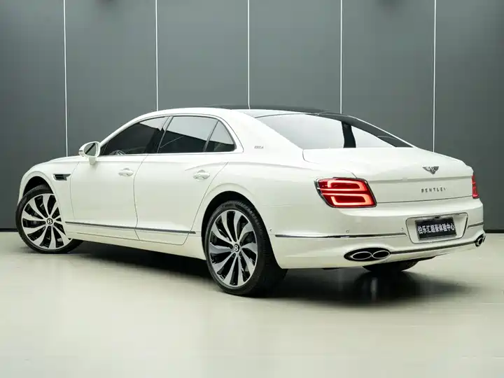 Bentley Flying Spur, фото 6