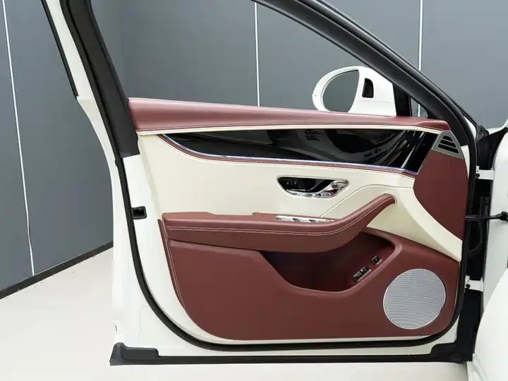 Bentley Flying Spur, фото 9
