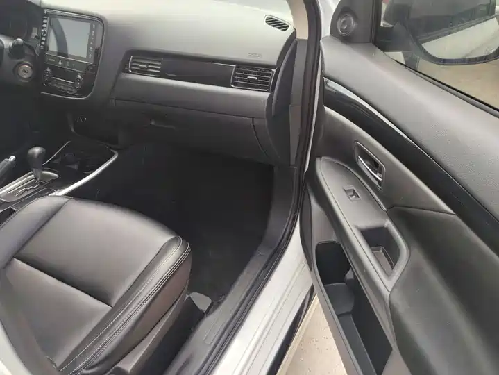 Mitsubishi Outlander, фото 8