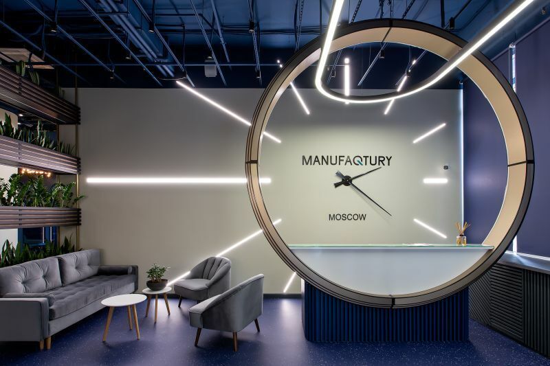 Clock-shaped reception desk