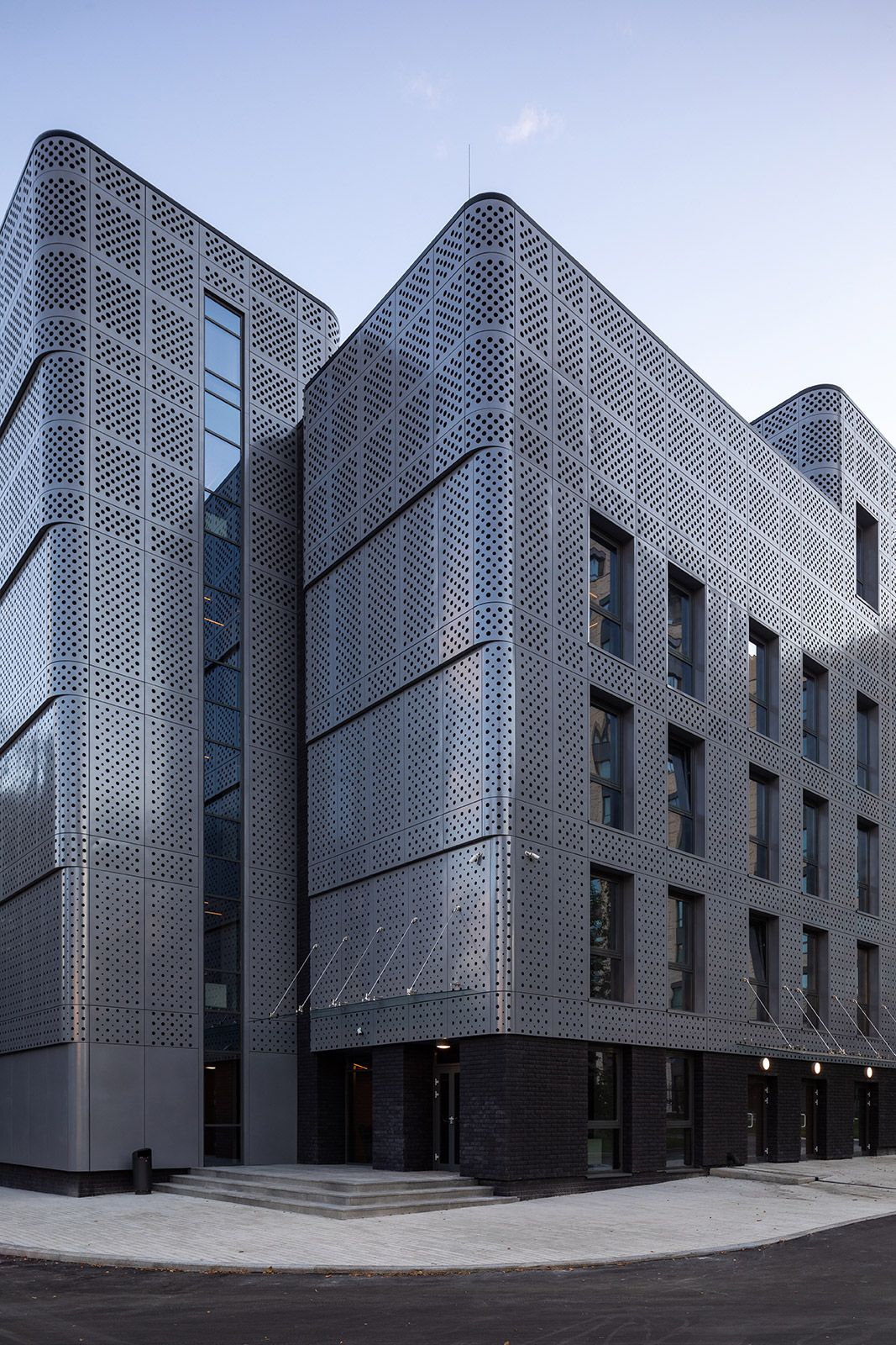 Rounded facade volumes