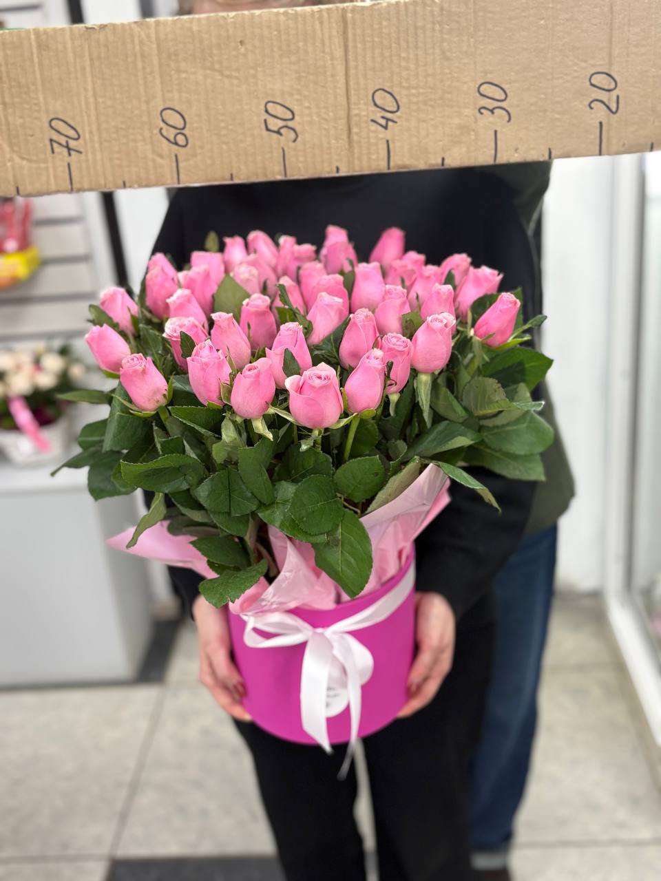 51 роза в коробке