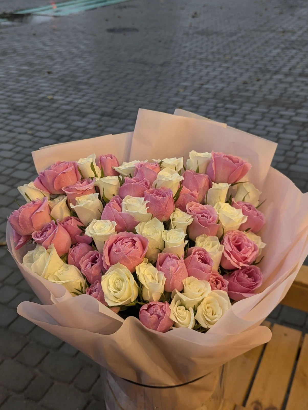 51 роза 50 см микс