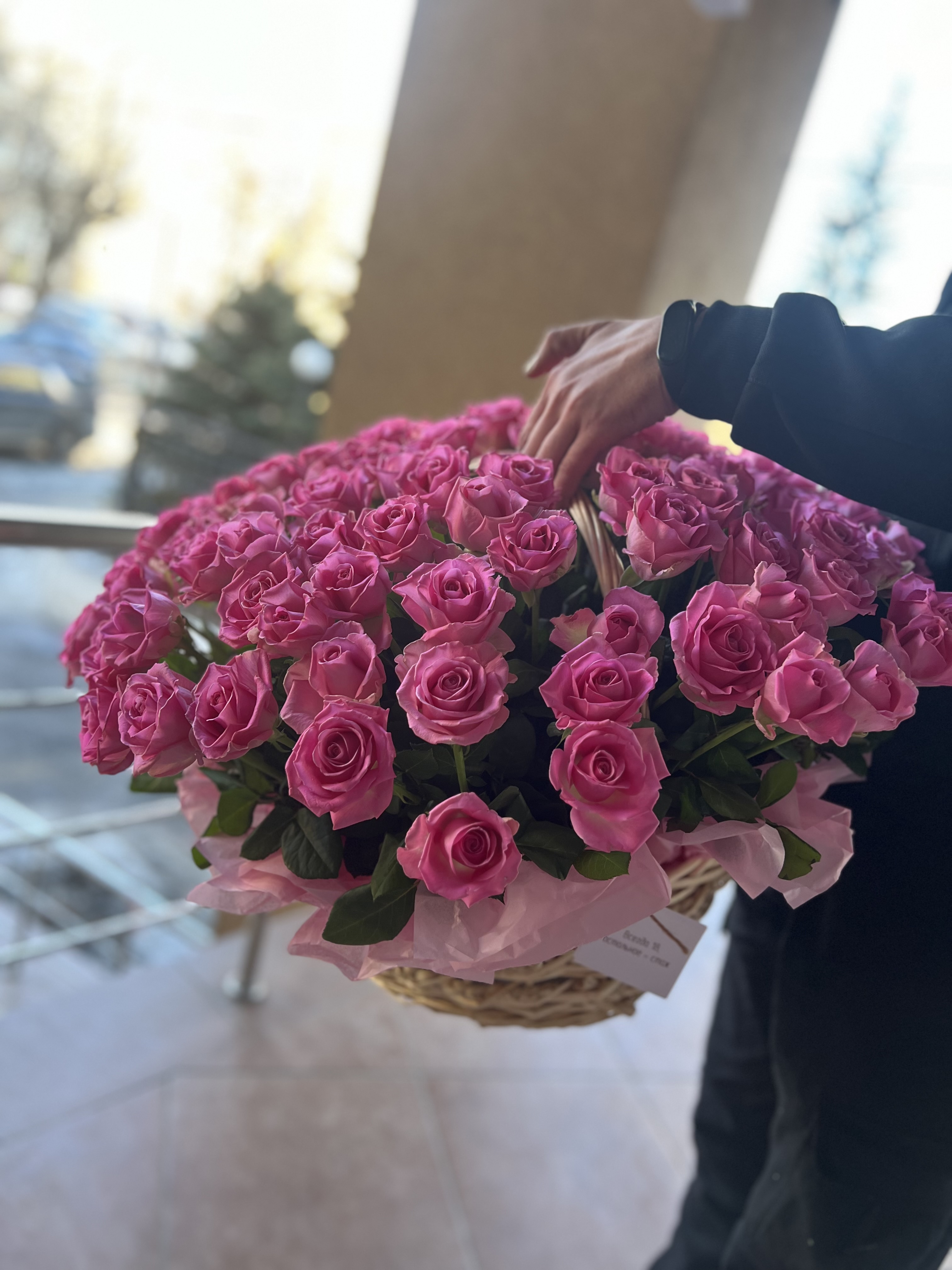 101 роза 40 см в корзине