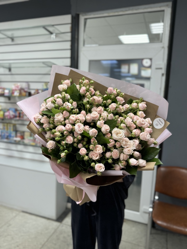 Букет кустовых пионовидных роз