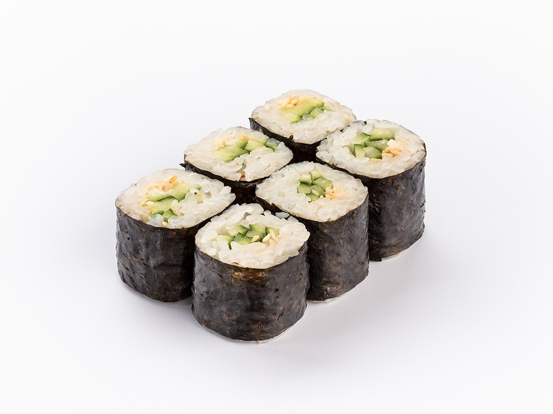 Ролл с огурцом и кунжутом