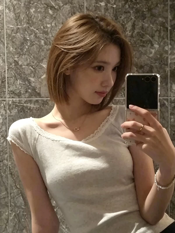 Джиу HEARTS2HEARTS | Футболка серая S-XL (CLO-H2H-TEE-JIWOO-2)