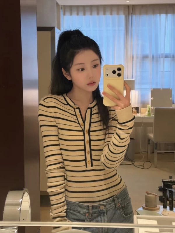 Вонхи ILLIT | Свитер длинный рукав в полоску контрастный (CLO-IL-SWEATER-WONHEE)