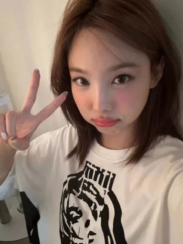 Наён TWICE | Футболка белая S-3XL (CLO-TW-TEE-NAYEON-2)