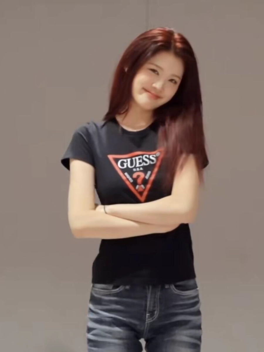Юна HEARTS2HEARTS | Футболка чёрная S-2XL (CLO-H2H-TEE-YUNA)