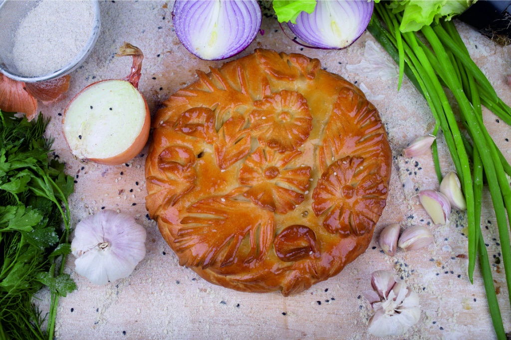 Пирог мясной (говядина и свинина) рубл.