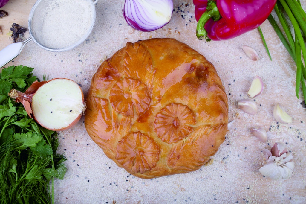 Пирог с говядиной, картофелем и грибами