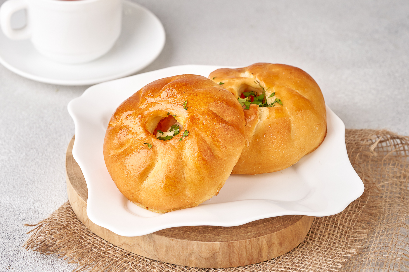 Пирожок с курицей и сыром 100г