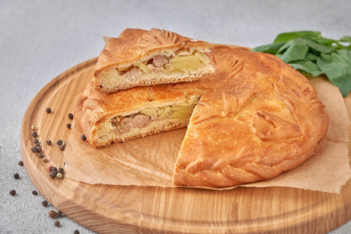 Пирог со свининой и картофелем