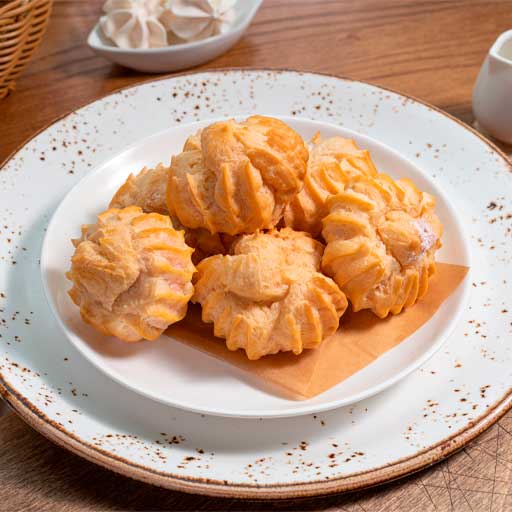 Пирожное Шу клубничное 0,250г шт