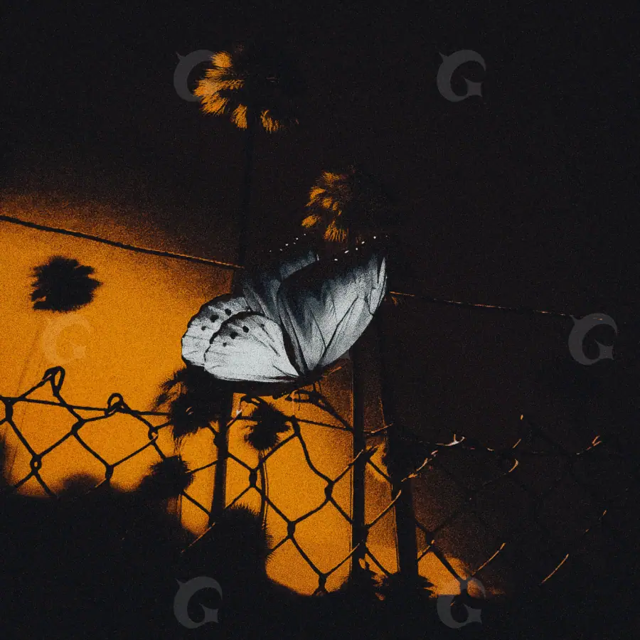 Music cover artwork “Orange Chain”: chain, orange tones