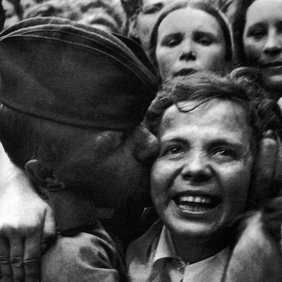 Василий Соловьев-Седой Давно мы дома не были